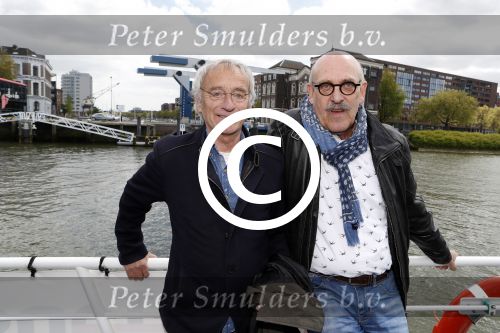 Rotterdam 9 mei 2017
Presentatie cd Joke Bruijs op een boot in Rotterdam. Mini en Maxi