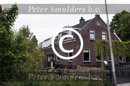 Ouderkerk aan de amstel 10 mei 2017
Heeft Sylvana Simons de boerderij naast de boerderij van Nicolette Kluiver gekocht? (huis)