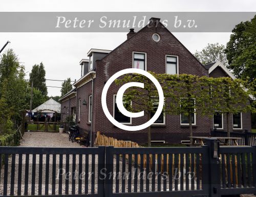 Ouderkerk aan de amstel 10 mei 2017
Heeft Sylvana Simons de boerderij naast de boerderij van Nicolette Kluiver gekocht? (huis)