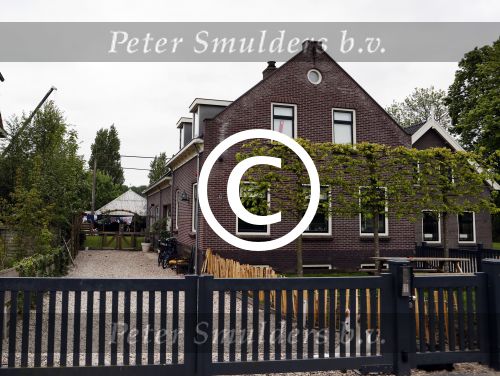 Ouderkerk aan de amstel 10 mei 2017
Heeft Sylvana Simons de boerderij naast de boerderij van Nicolette Kluiver gekocht? (huis)