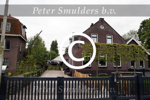 Ouderkerk aan de amstel 10 mei 2017
Heeft Sylvana Simons de boerderij naast de boerderij van Nicolette Kluiver gekocht? (huis)