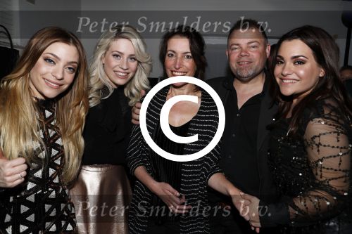 Fijnaart 21 april 2017
O\'g3ne en Frans bauer geven feestje in Fijnaart voor de kinderen van de basisschool de springplank waar ze op gezeten hebben. Mariska Frans Jr Christiaan Lucas en Jan alsmede de vader en moeder van de meiden van O\'g3ne zijn ook aanwezig.