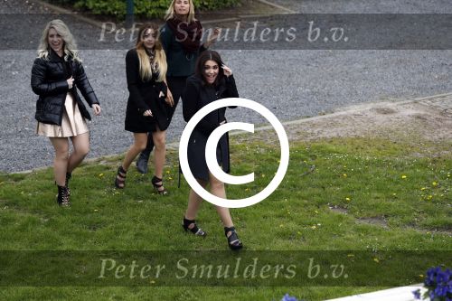 Fijnaart 21 april 2017
O\'g3ne en Frans bauer geven feestje in Fijnaart voor de kinderen van de basisschool de springplank waar ze op gezeten hebben. Mariska Frans Jr Christiaan Lucas en Jan alsmede de vader en moeder van de meiden van O\'g3ne zijn ook aanwezig.