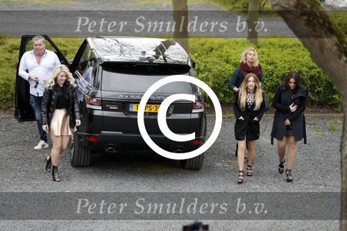 Fijnaart 21 april 2017
O\'g3ne en Frans bauer geven feestje in Fijnaart voor de kinderen van de basisschool de springplank waar ze op gezeten hebben. Mariska Frans Jr Christiaan Lucas en Jan alsmede de vader en moeder van de meiden van O\'g3ne zijn ook aanwezig.