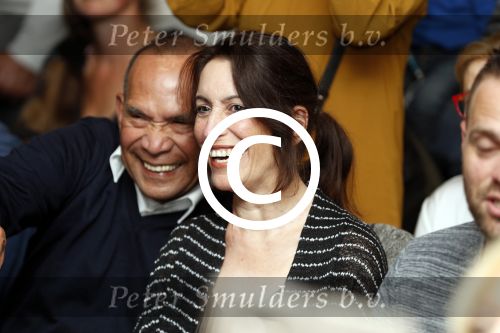 Fijnaart 21 april 2017
O\'g3ne en Frans bauer geven feestje in Fijnaart voor de kinderen van de basisschool de springplank waar ze op gezeten hebben. Mariska Frans Jr Christiaan Lucas en Jan alsmede de vader en moeder van de meiden van O\'g3ne zijn ook aanwezig.