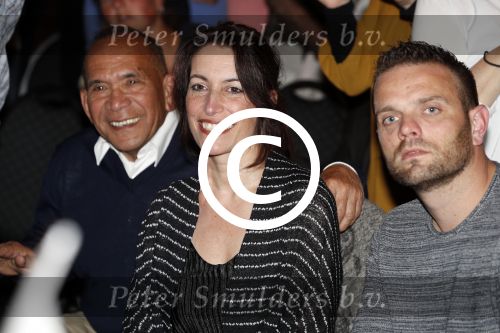 Fijnaart 21 april 2017
O\'g3ne en Frans bauer geven feestje in Fijnaart voor de kinderen van de basisschool de springplank waar ze op gezeten hebben. Mariska Frans Jr Christiaan Lucas en Jan alsmede de vader en moeder van de meiden van O\'g3ne zijn ook aanwezig.
