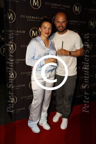 Amsterdam 5 april 2017
Presentatie / feestje van Magnum ijs in het conservatorium hotel. Iedereen kwam in Pyama.
Oscar Aerts met zijn vriendin