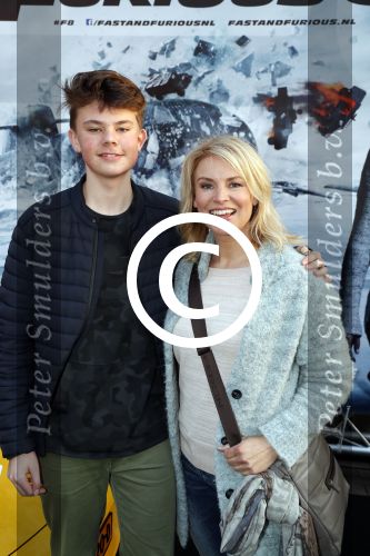 Amsterdam 11 april 2017
Premiere the fast and the furious 8 in pathe arena. Pernille la Lau met zoon