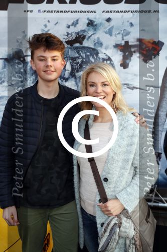 Amsterdam 11 april 2017
Premiere the fast and the furious 8 in pathe arena. Pernille la Lau met zoon