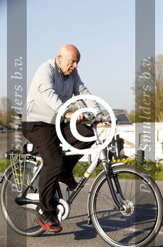 Amsterdam 6 april 2017 
Peter Plasman op de fiets langs de amstel.