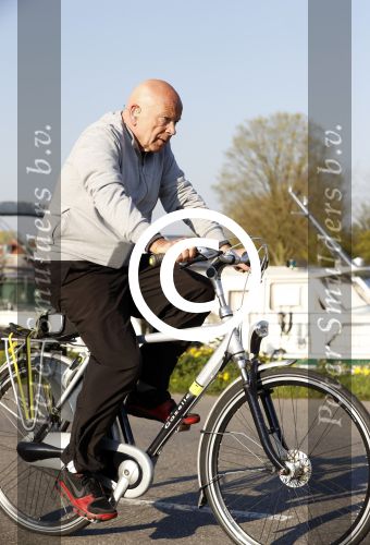 Amsterdam 6 april 2017 
Peter Plasman op de fiets langs de amstel.