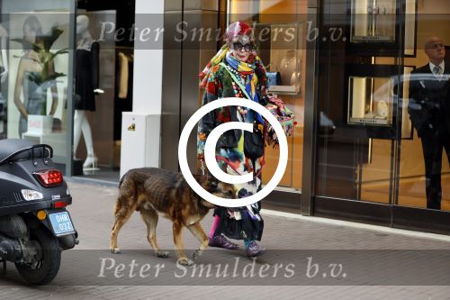 Amsterdam 4 april 2017  
Petra Heyboer met hond op de pc hooftstraat