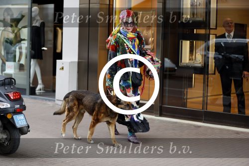 Amsterdam 4 april 2017  
Petra Heyboer met hond op de pc hooftstraat