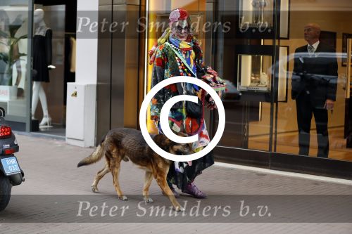 Amsterdam 4 april 2017  
Petra Heyboer met hond op de pc hooftstraat