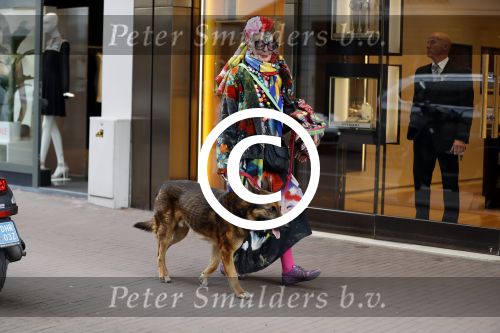 Amsterdam 4 april 2017  
Petra Heyboer met hond op de pc hooftstraat