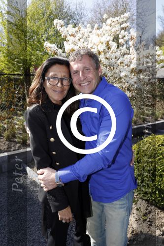 Lelystad 7 april 2017 
Uitreiking boek Christa Krommenhoek ( dochter Koos Alberts). Koos en Joke krijgen het eerste boek van haar. Pierre v dam met zijn vrouw