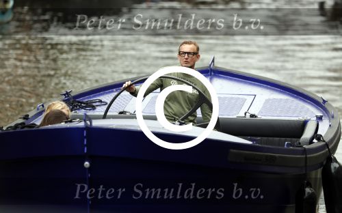 Amsterdam 13 mei 2017 
Prins Berenhard jr aan het varen in zijn waterdream sloep (boot) met zijn dochter Isabella en haar vriendinnen op de grachten van Amsterdam. Tijdens het varen regent het behoorlijk.