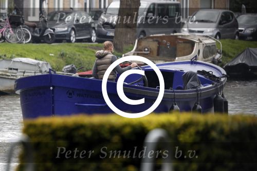 Amsterdam 13 mei 2017 
Prins Berenhard jr aan het varen in zijn waterdream sloep (boot) met zijn dochter Isabella en haar vriendinnen op de grachten van Amsterdam. Tijdens het varen regent het behoorlijk.