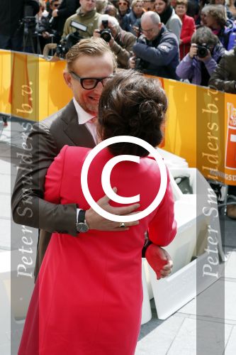 Tilburg 27 april 2017
Koningsdag in tilburg. Aanwezige leden van de koninklijke familie zijn, Koning Willem Alexander Koningin Maxima Prinses Amalia Ariane Alexia, Prins Constantijn prinses Laurentien Prins Maurits Prinses Marilene Prins Bernhard jr Prinses Annette Prins Floris Prinses Aimee Prins Pieter Christiaan en Prinses Anita. Guus Meeuwis en Gers Pardoel zingen ze toe.