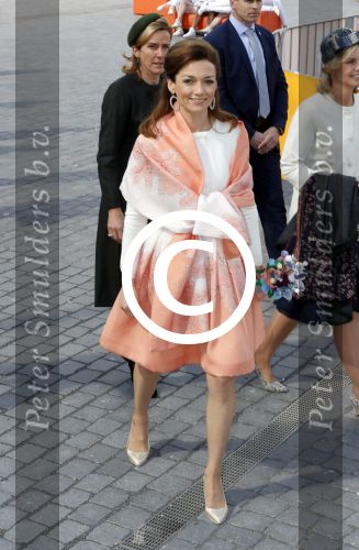 Tilburg 27 april 2017
Koningsdag in tilburg. Aanwezige leden van de koninklijke familie zijn, Koning Willem Alexander Koningin Maxima Prinses Amalia Ariane Alexia, Prins Constantijn prinses Laurentien Prins Maurits Prinses Marilene Prins Bernhard jr Prinses Annette Prins Floris Prinses Aimee Prins Pieter Christiaan en Prinses Anita. Guus Meeuwis en Gers Pardoel zingen ze toe.