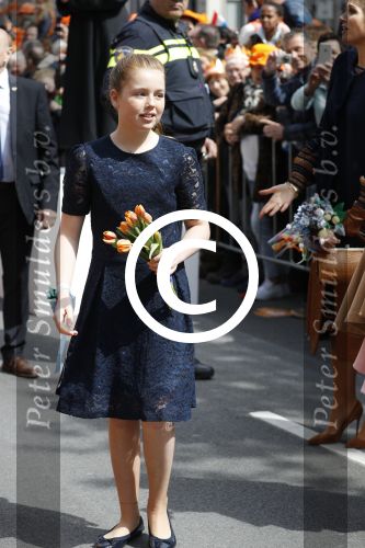 Tilburg 27 april 2017
Koningsdag in tilburg. Aanwezige leden van de koninklijke familie zijn, Koning Willem Alexander Koningin Maxima Prinses Amalia Ariane Alexia, Prins Constantijn prinses Laurentien Prins Maurits Prinses Marilene Prins Bernhard jr Prinses Annette Prins Floris Prinses Aimee Prins Pieter Christiaan en Prinses Anita. Guus Meeuwis en Gers Pardoel zingen ze toe.