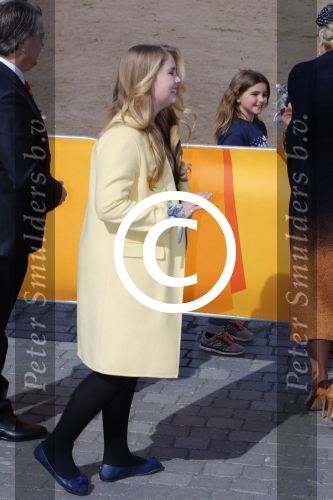 Tilburg 27 april 2017
Koningsdag in tilburg. Aanwezige leden van de koninklijke familie zijn, Koning Willem Alexander Koningin Maxima Prinses Amalia Ariane Alexia, Prins Constantijn prinses Laurentien Prins Maurits Prinses Marilene Prins Bernhard jr Prinses Annette Prins Floris Prinses Aimee Prins Pieter Christiaan en Prinses Anita. Guus Meeuwis en Gers Pardoel zingen ze toe.