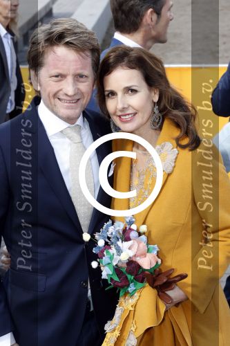 Tilburg 27 april 2017
Koningsdag in tilburg. Aanwezige leden van de koninklijke familie zijn, Koning Willem Alexander Koningin Maxima Prinses Amalia Ariane Alexia, Prins Constantijn prinses Laurentien Prins Maurits Prinses Marilene Prins Bernhard jr Prinses Annette Prins Floris Prinses Aimee Prins Pieter Christiaan en Prinses Anita. Guus Meeuwis en Gers Pardoel zingen ze toe.