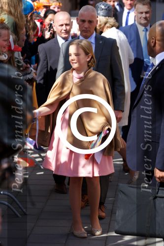 Tilburg 27 april 2017
Koningsdag in tilburg. Aanwezige leden van de koninklijke familie zijn, Koning Willem Alexander Koningin Maxima Prinses Amalia Ariane Alexia, Prins Constantijn prinses Laurentien Prins Maurits Prinses Marilene Prins Bernhard jr Prinses Annette Prins Floris Prinses Aimee Prins Pieter Christiaan en Prinses Anita. Guus Meeuwis en Gers Pardoel zingen ze toe.