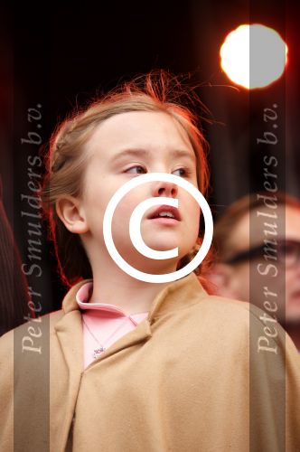 Tilburg 27 april 2017
Koningsdag in tilburg. Aanwezige leden van de koninklijke familie zijn, Koning Willem Alexander Koningin Maxima Prinses Amalia Ariane Alexia, Prins Constantijn prinses Laurentien Prins Maurits Prinses Marilene Prins Bernhard jr Prinses Annette Prins Floris Prinses Aimee Prins Pieter Christiaan en Prinses Anita. Guus Meeuwis en Gers Pardoel zingen ze toe.