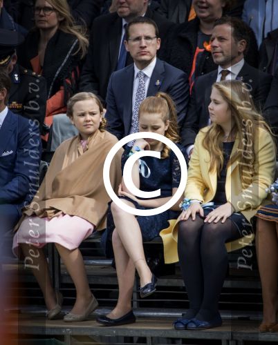 Tilburg 27 april 2017
Koningsdag in tilburg. Aanwezige leden van de koninklijke familie zijn, Koning Willem Alexander Koningin Maxima Prinses Amalia Ariane Alexia, Prins Constantijn prinses Laurentien Prins Maurits Prinses Marilene Prins Bernhard jr Prinses Annette Prins Floris Prinses Aimee Prins Pieter Christiaan en Prinses Anita. Guus Meeuwis en Gers Pardoel zingen ze toe.