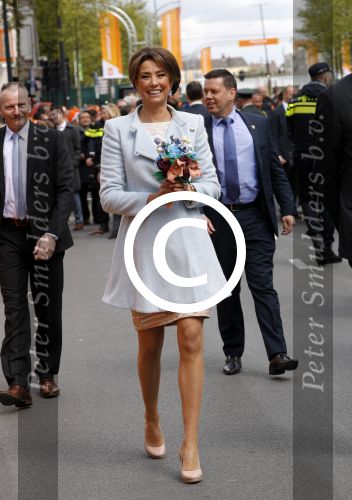 Tilburg 27 april 2017
Koningsdag in tilburg. Aanwezige leden van de koninklijke familie zijn, Koning Willem Alexander Koningin Maxima Prinses Amalia Ariane Alexia, Prins Constantijn prinses Laurentien Prins Maurits Prinses Marilene Prins Bernhard jr Prinses Annette Prins Floris Prinses Aimee Prins Pieter Christiaan en Prinses Anita. Guus Meeuwis en Gers Pardoel zingen ze toe.