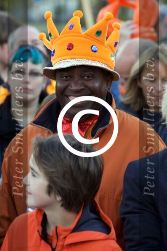 Tilburg 27 april 2017
Koningsdag in tilburg. Aanwezige leden van de koninklijke familie zijn, Koning Willem Alexander Koningin Maxima Prinses Amalia Ariane Alexia, Prins Constantijn prinses Laurentien Prins Maurits Prinses Marilene Prins Bernhard jr Prinses Annette Prins Floris Prinses Aimee Prins Pieter Christiaan en Prinses Anita. Guus Meeuwis en Gers Pardoel zingen ze toe.
