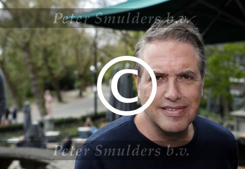 Amsterdam 13 april 2017 
Castpresentatie Huisvrouwen Bestaan Niet in vondel CS in het vondelpark. remco Veldhuis