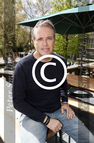 Amsterdam 13 april 2017 
Castpresentatie Huisvrouwen Bestaan Niet in vondel CS in het vondelpark. remco Veldhuis