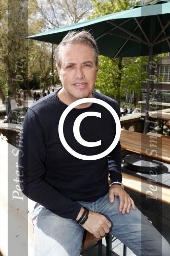 Amsterdam 13 april 2017 
Castpresentatie Huisvrouwen Bestaan Niet in vondel CS in het vondelpark. remco Veldhuis