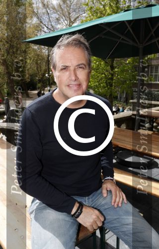 Amsterdam 13 april 2017 
Castpresentatie Huisvrouwen Bestaan Niet in vondel CS in het vondelpark. remco Veldhuis