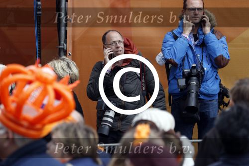 Tilburg 27 april 2017
Koningsdag in tilburg. Aanwezige leden van de koninklijke familie zijn, Koning Willem Alexander Koningin Maxima Prinses Amalia Ariane Alexia, Prins Constantijn prinses Laurentien Prins Maurits Prinses Marilene Prins Bernhard jr Prinses Annette Prins Floris Prinses Aimee Prins Pieter Christiaan en Prinses Anita. Guus Meeuwis en Gers Pardoel zingen ze toe. Bernard Rupsamen en Robin Utrecht