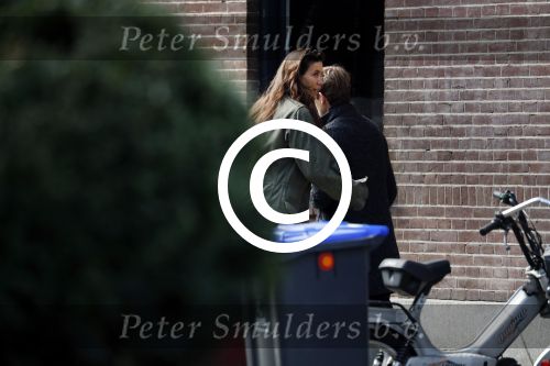 Amsterdam 11 april 2017  
Robine v d Meer met kinderen op de cornelis schuytstraat