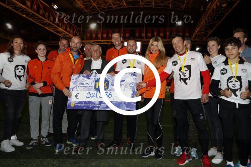 Amsterdam 25 april 2017
Huis Igone de JonghJohan Cruijff run van 14 km vanuit Olympisch stadon naar Arena. Johan Cruijff zou vandaag 70 geworden zijn. oa Estelle Cruijff Johnny Heitinga Sjaak Swart Erben Wennemars deden mee
