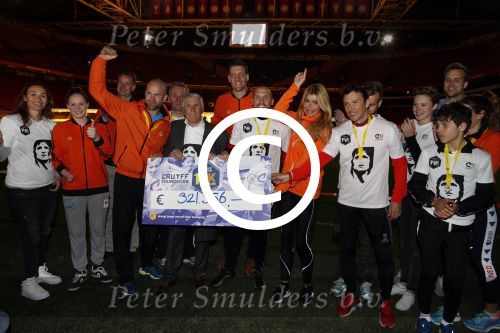 Amsterdam 25 april 2017
Huis Igone de JonghJohan Cruijff run van 14 km vanuit Olympisch stadon naar Arena. Johan Cruijff zou vandaag 70 geworden zijn. oa Estelle Cruijff Johnny Heitinga Sjaak Swart Erben Wennemars deden mee