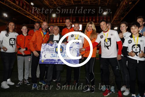 Amsterdam 25 april 2017
Huis Igone de JonghJohan Cruijff run van 14 km vanuit Olympisch stadon naar Arena. Johan Cruijff zou vandaag 70 geworden zijn. oa Estelle Cruijff Johnny Heitinga Sjaak Swart Erben Wennemars deden mee
