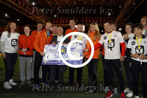 Amsterdam 25 april 2017
Huis Igone de JonghJohan Cruijff run van 14 km vanuit Olympisch stadon naar Arena. Johan Cruijff zou vandaag 70 geworden zijn. oa Estelle Cruijff Johnny Heitinga Sjaak Swart Erben Wennemars deden mee