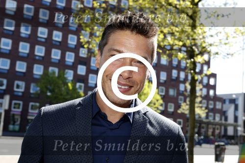 Amsterdam 8 mei 2017
Presentatie L\'Homo met Douwe Bob op de cover. Linda de Mol overhandigt het eerste exemplaar.
Sjors v d Panne