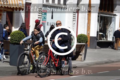 Amsterdam 10 april 2017 
Steve te Pas met zoons op de fiets in Amsterdam