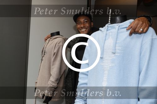 Amsterdam 12 mei 2017
Presentatie kledinglijn Sunnery James bij Four Azzuro op de pc Hooftstraat. Tony Cohen heeft samen met Sunnery collectie gemaakt.
