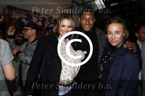Amsterdam 12 mei 2017
Presentatie kledinglijn Sunnery James bij Four Azzuro op de pc Hooftstraat. Tony Cohen heeft samen met Sunnery collectie gemaakt. Sunnery met Lieke en Jetteke v Lexmond