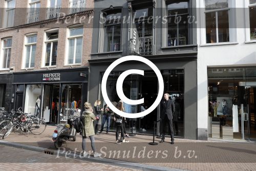 Amsterdam 12 mei 2017
Presentatie kledinglijn Sunnery James bij Four Azzuro op de pc Hooftstraat. Tony Cohen heeft samen met Sunnery collectie gemaakt.