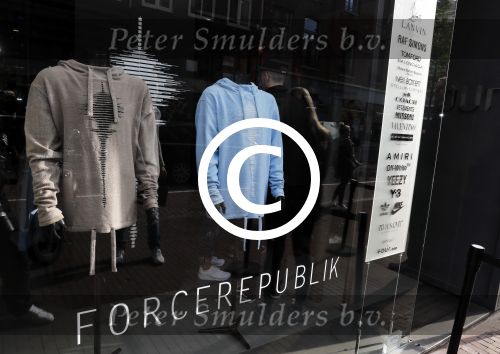 Amsterdam 12 mei 2017
Presentatie kledinglijn Sunnery James bij Four Azzuro op de pc Hooftstraat. Tony Cohen heeft samen met Sunnery collectie gemaakt.