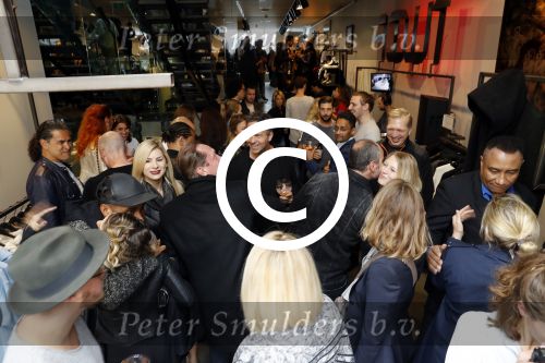 Amsterdam 12 mei 2017
Presentatie kledinglijn Sunnery James bij Four Azzuro op de pc Hooftstraat. Tony Cohen heeft samen met Sunnery collectie gemaakt.