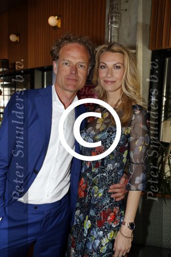 Amsterdam 13 april 2017 
Boekpresentatie Susan Smit en Marion Pauw. Marion en Susan met vriend/partner